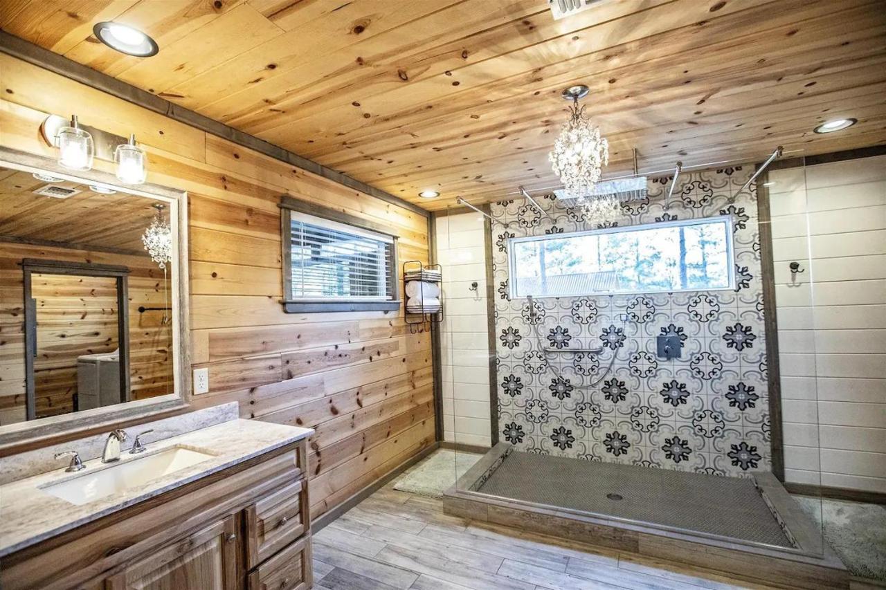 Convenient Romantic Hot Tub Bbq 3-Night Special! Broken Bow Εξωτερικό φωτογραφία