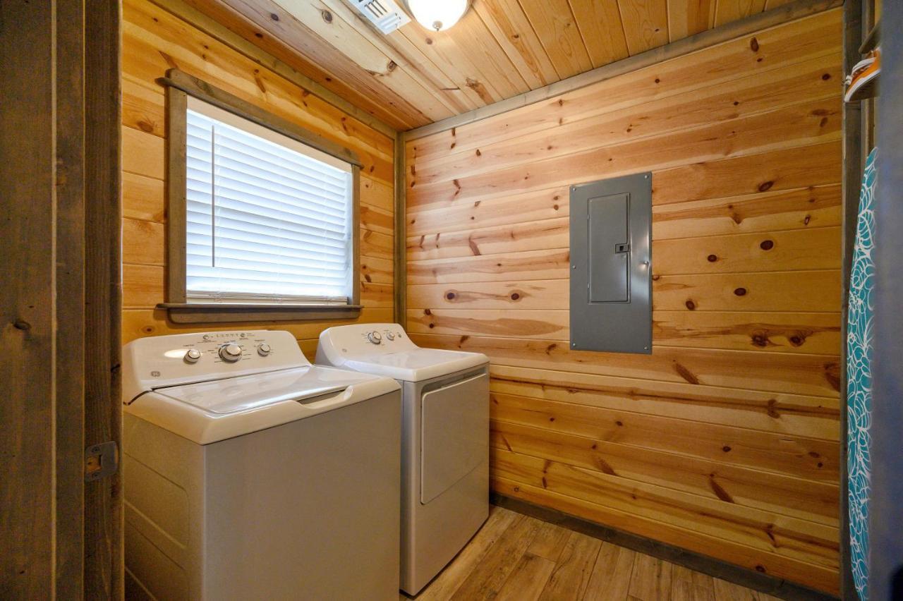 Convenient Romantic Hot Tub Bbq 3-Night Special! Broken Bow Εξωτερικό φωτογραφία