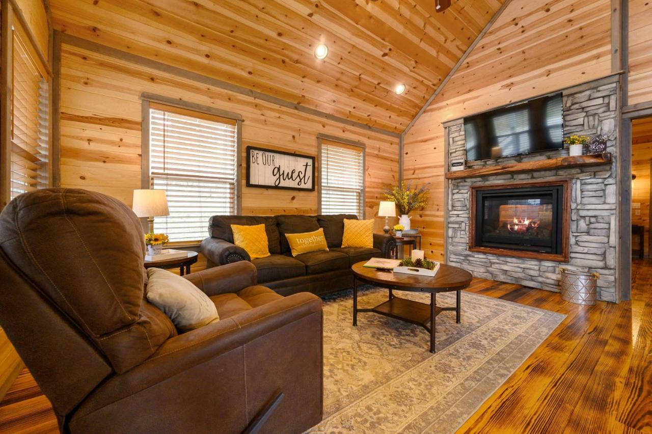 Convenient Romantic Hot Tub Bbq 3-Night Special! Broken Bow Εξωτερικό φωτογραφία