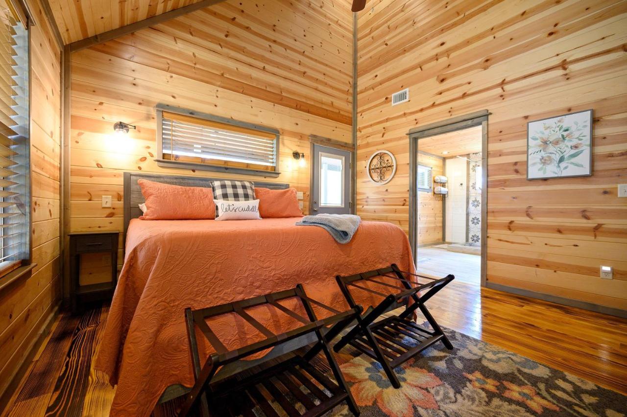 Convenient Romantic Hot Tub Bbq 3-Night Special! Broken Bow Εξωτερικό φωτογραφία