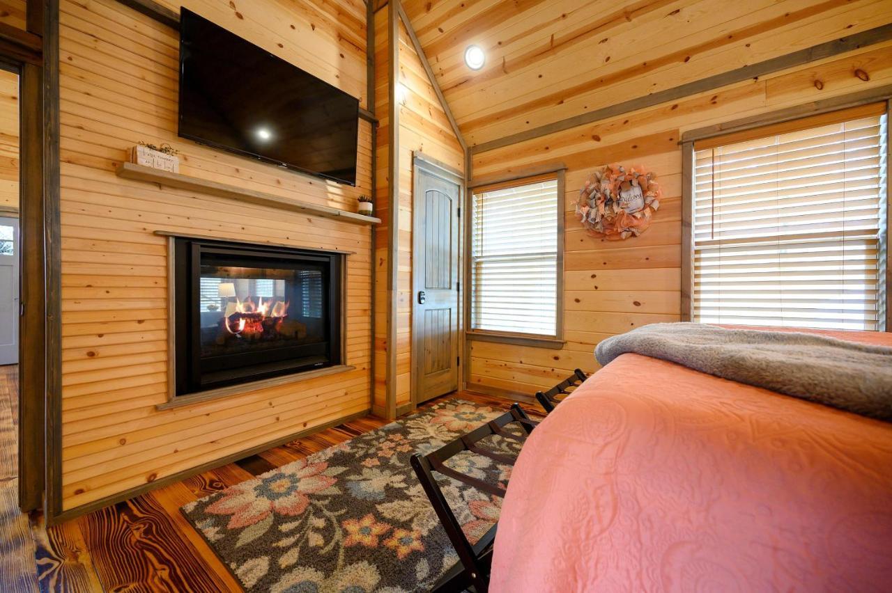Convenient Romantic Hot Tub Bbq 3-Night Special! Broken Bow Εξωτερικό φωτογραφία