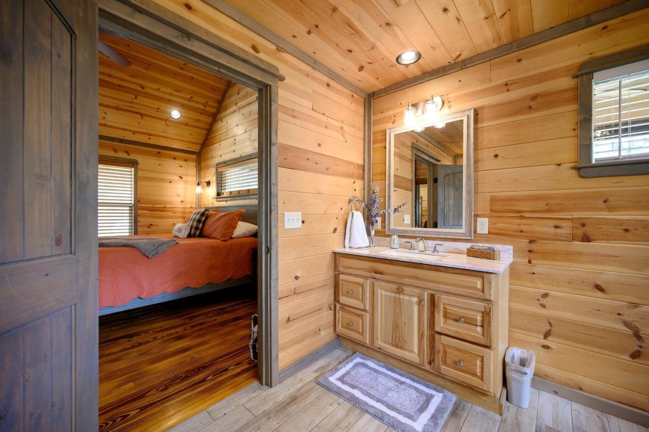 Convenient Romantic Hot Tub Bbq 3-Night Special! Broken Bow Εξωτερικό φωτογραφία