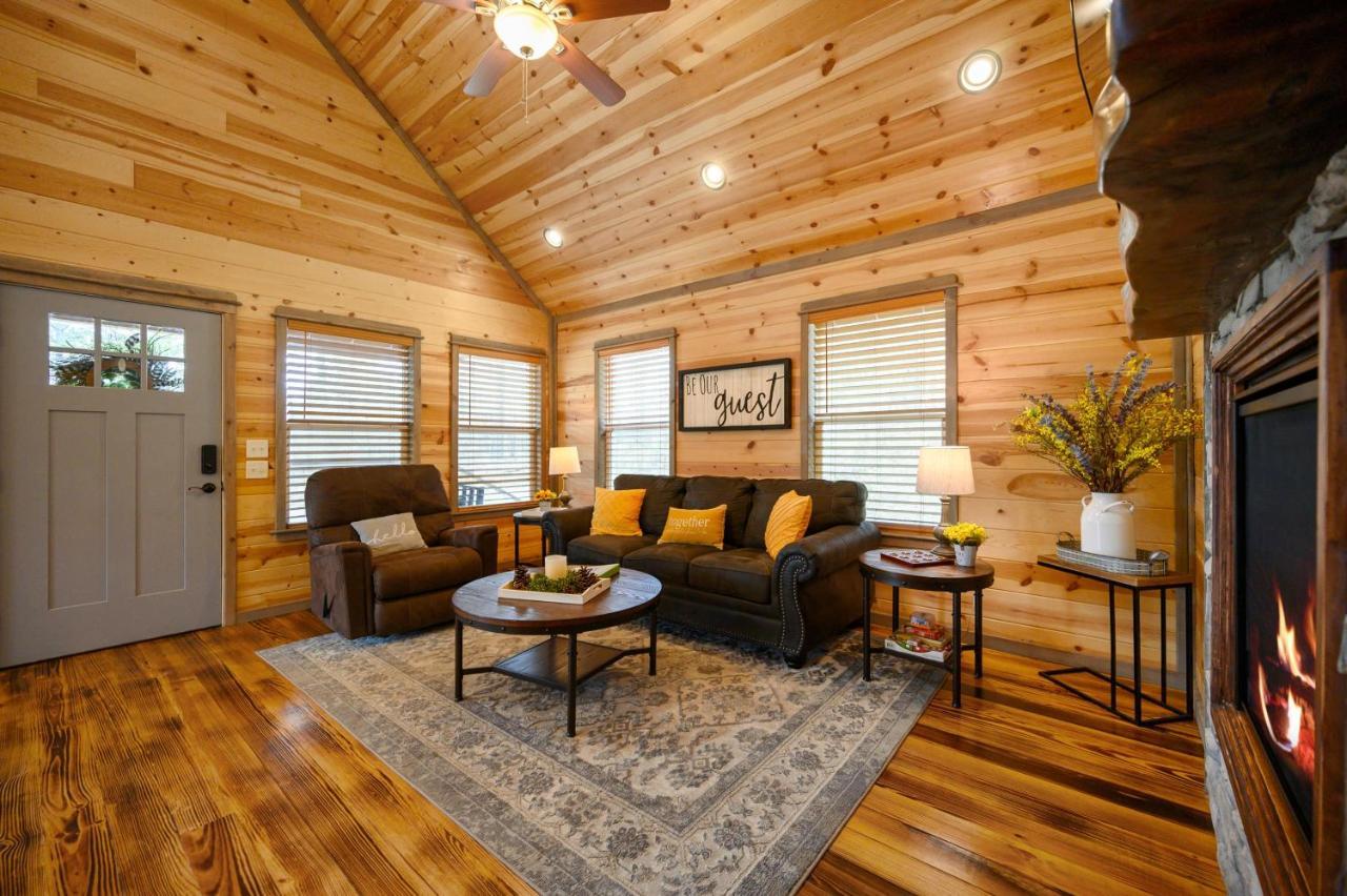 Convenient Romantic Hot Tub Bbq 3-Night Special! Broken Bow Εξωτερικό φωτογραφία