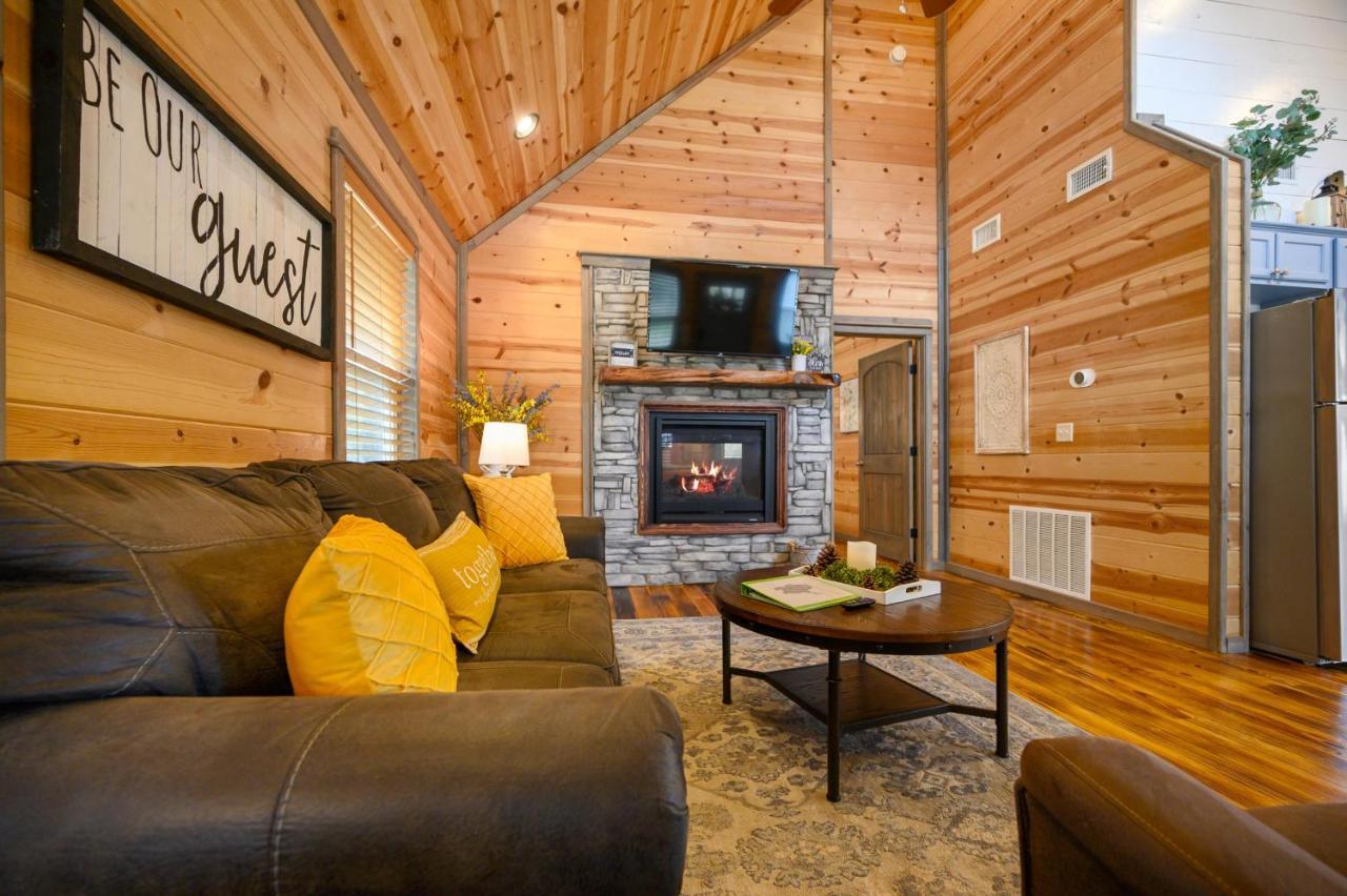 Convenient Romantic Hot Tub Bbq 3-Night Special! Broken Bow Εξωτερικό φωτογραφία