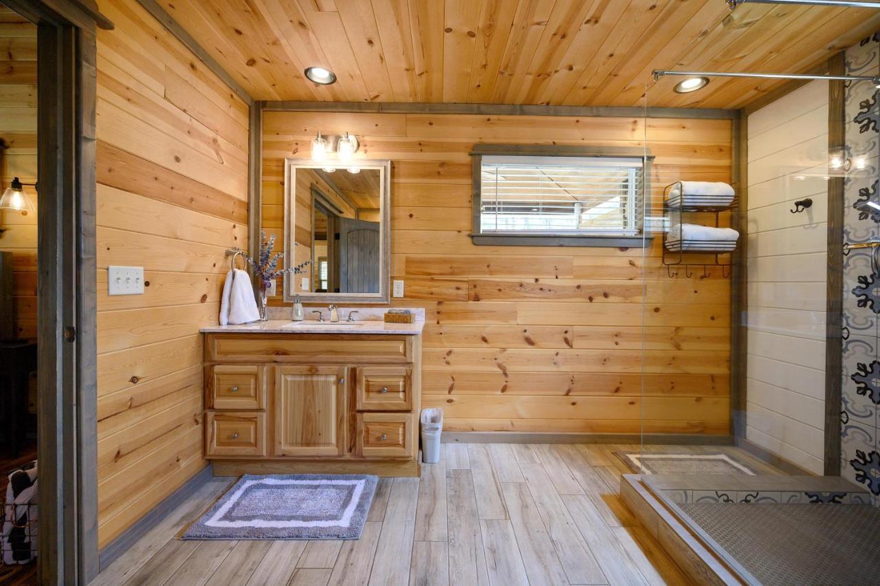 Convenient Romantic Hot Tub Bbq 3-Night Special! Broken Bow Εξωτερικό φωτογραφία